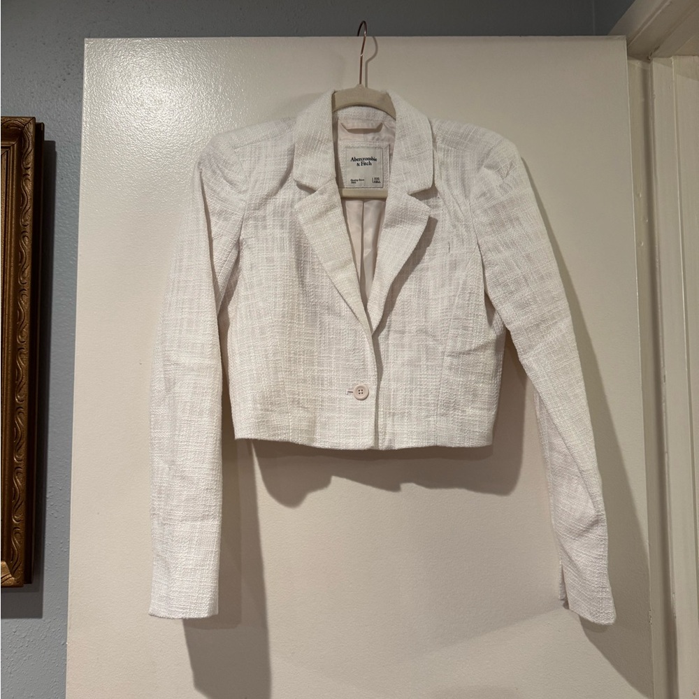 Abercrombie & Fitch Cream Cropped Blazer